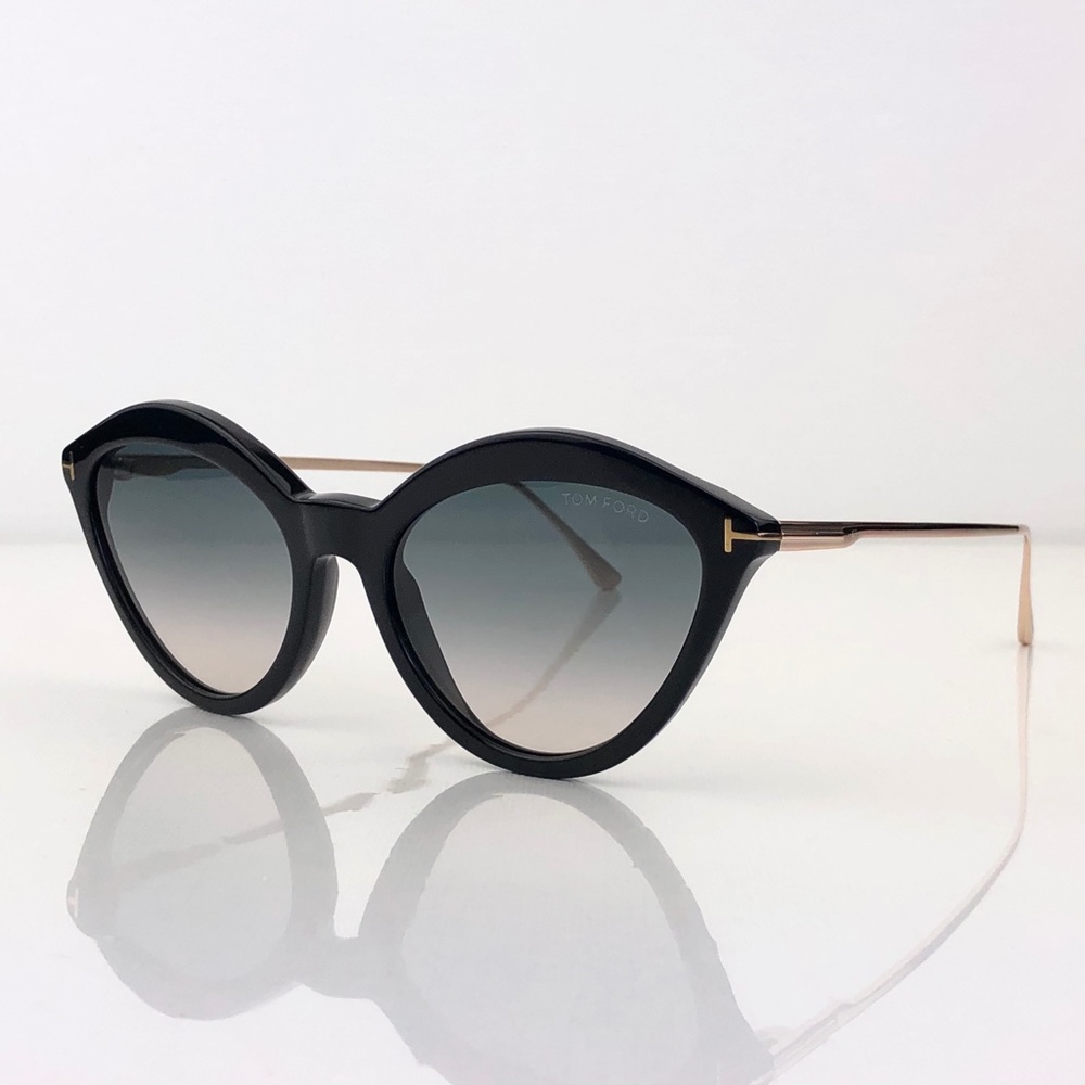 New TOM FORD Chloe Cat Eye Black Sunglasses - Picture 5 of 16